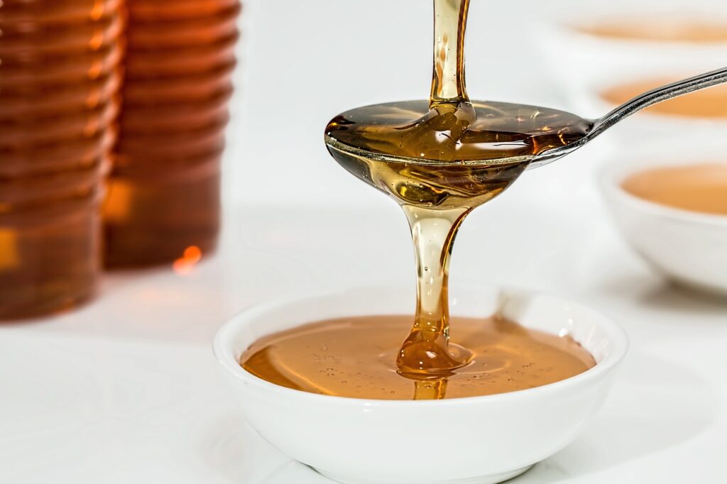العسل مقابل السكر: أيهما أفضل لك؟