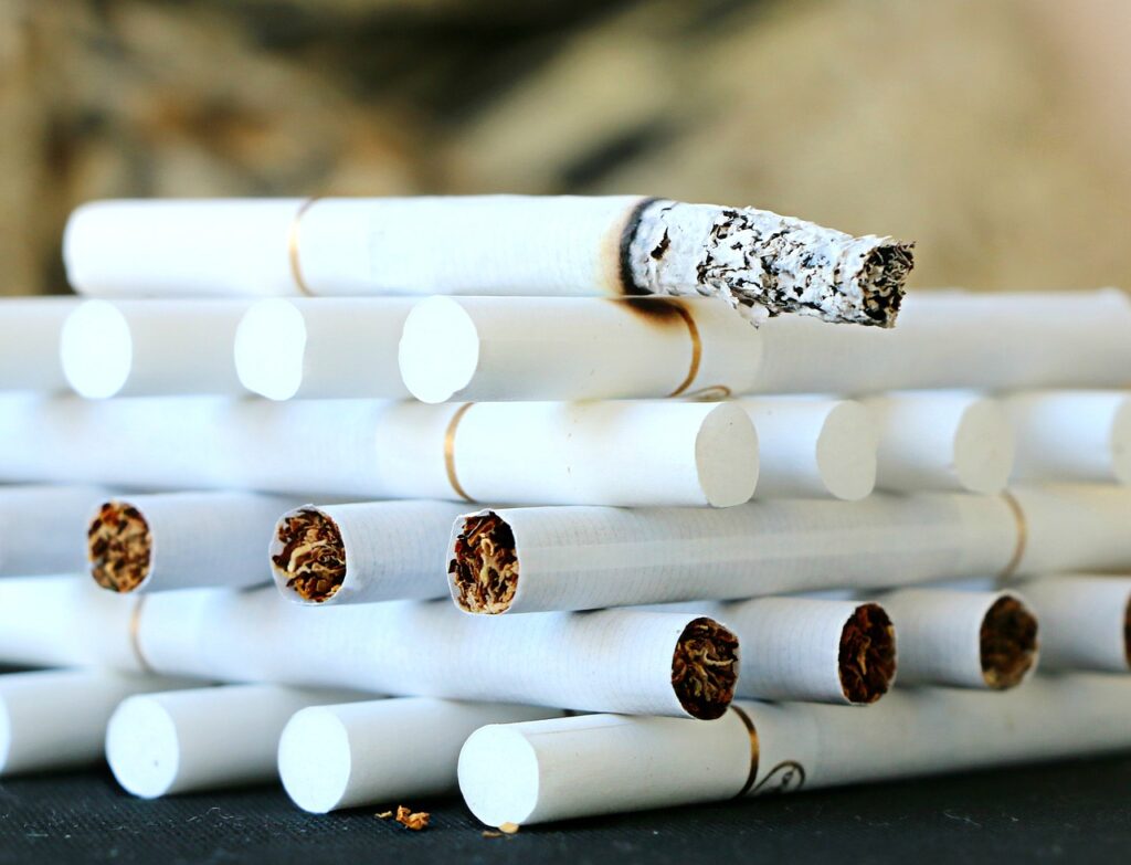 تأثير التدخين على تلويث البيئة المنزلية